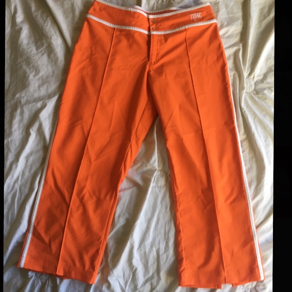Nike Straight Leg Capri Pants 🔥